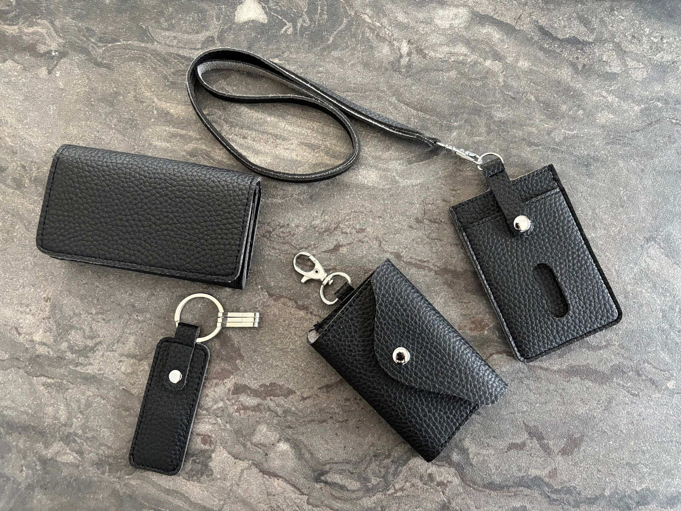 ダイソーで見つけた!レザー調「マグネット入キーホルダー」