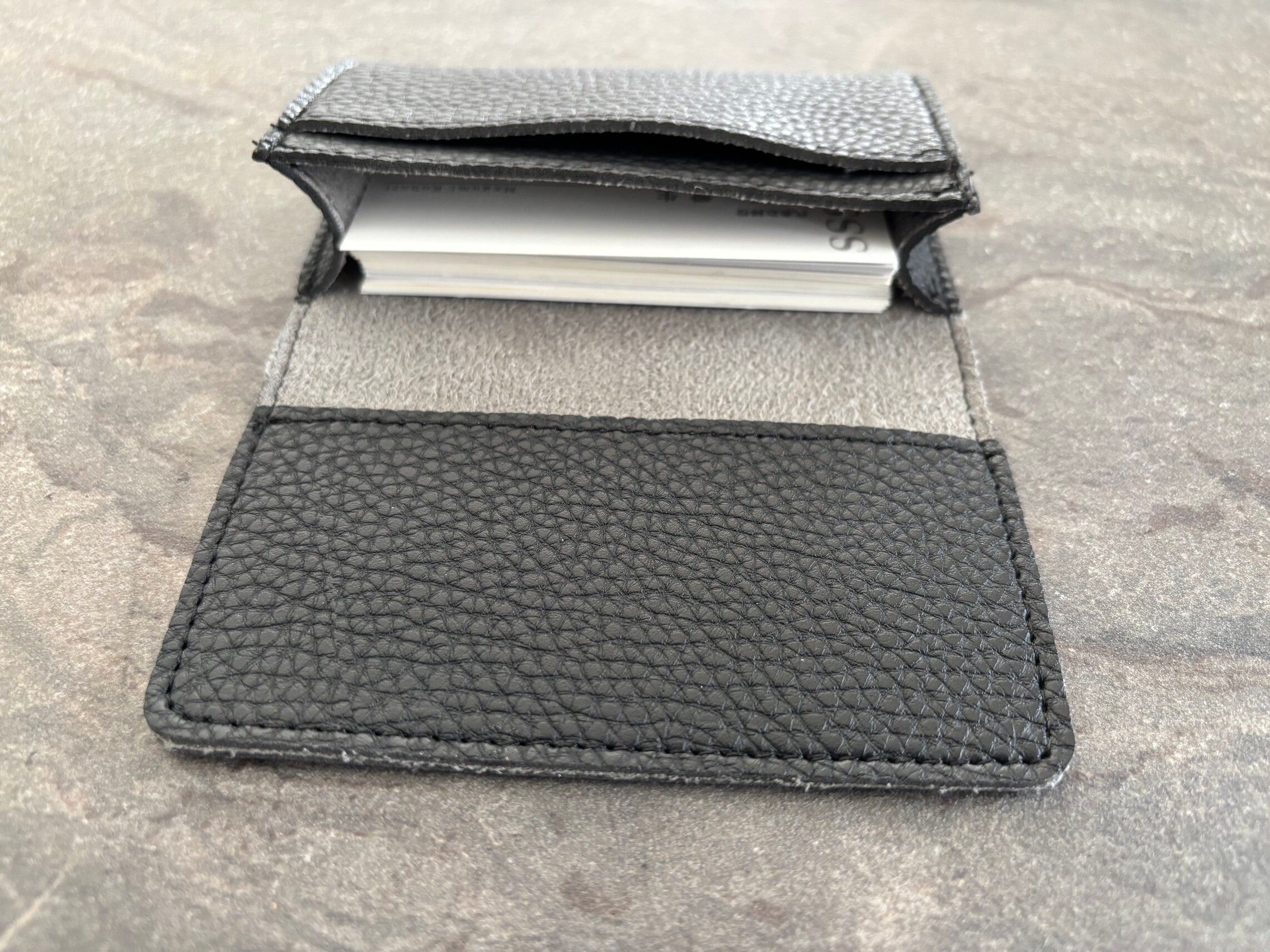 ダイソーで見つけた!レザー調「マグネット入キーホルダー」