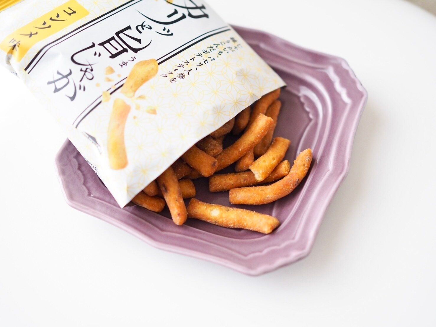 シャトレーゼ「カリッと旨じゃが コンソメ味」商品写真