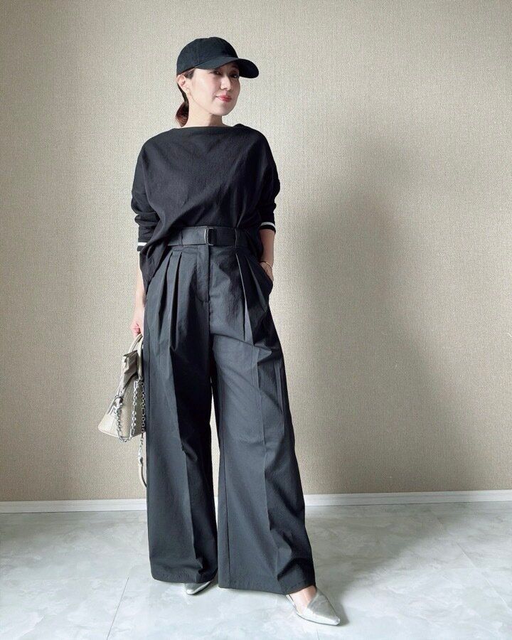 GU ベルテッドワイドパンツ