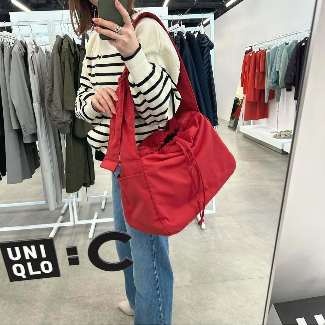 お出かけにマスト！「ユニクロ」軽くてお洒落な「バズりバッグ」