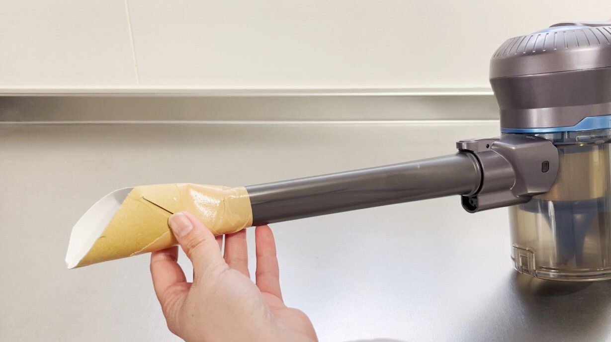 掃除機の先端に取り付ける