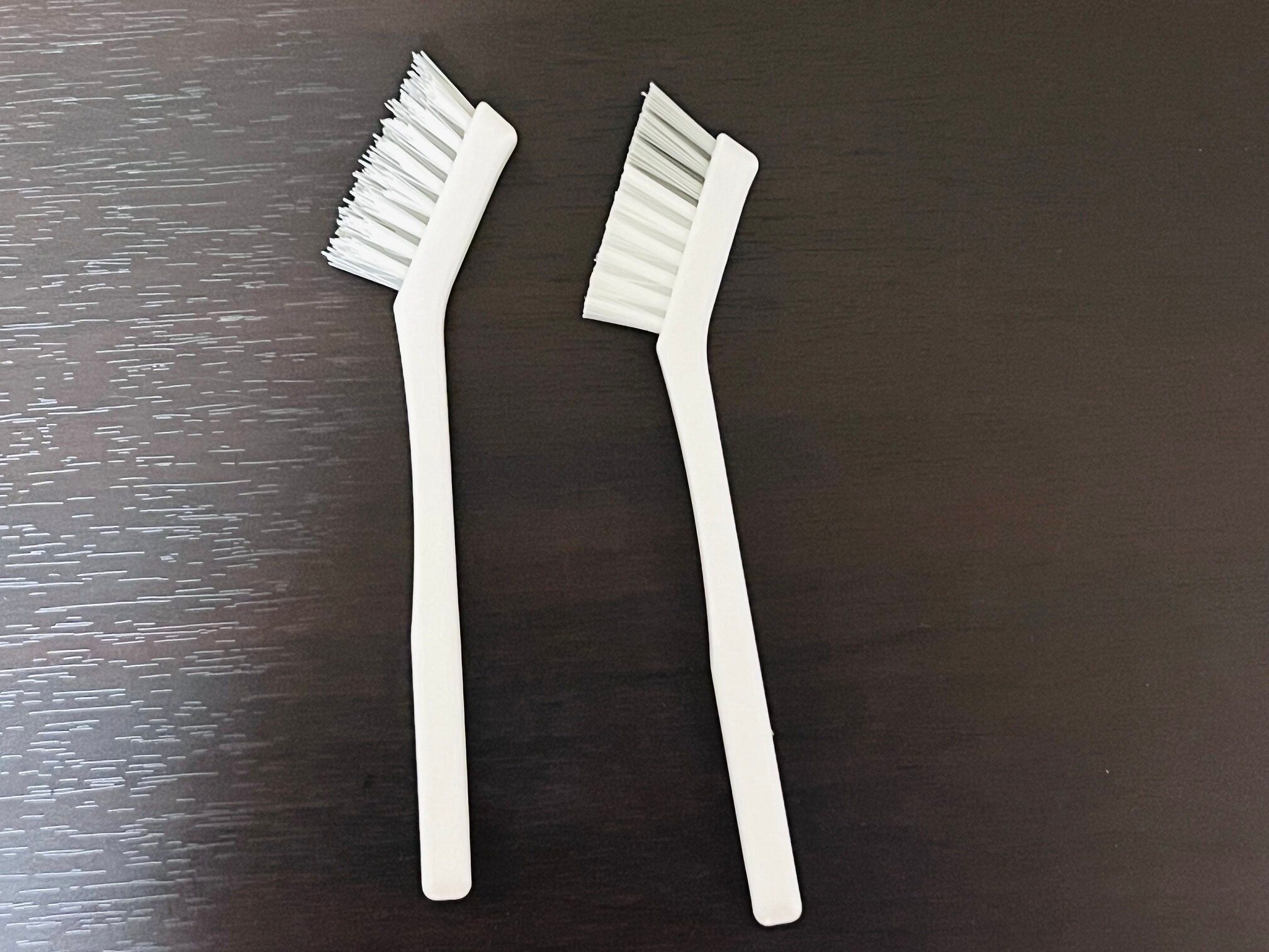 ダイソーの「磁石で引っ付くお風呂のお掃除ブラシ」が便利!