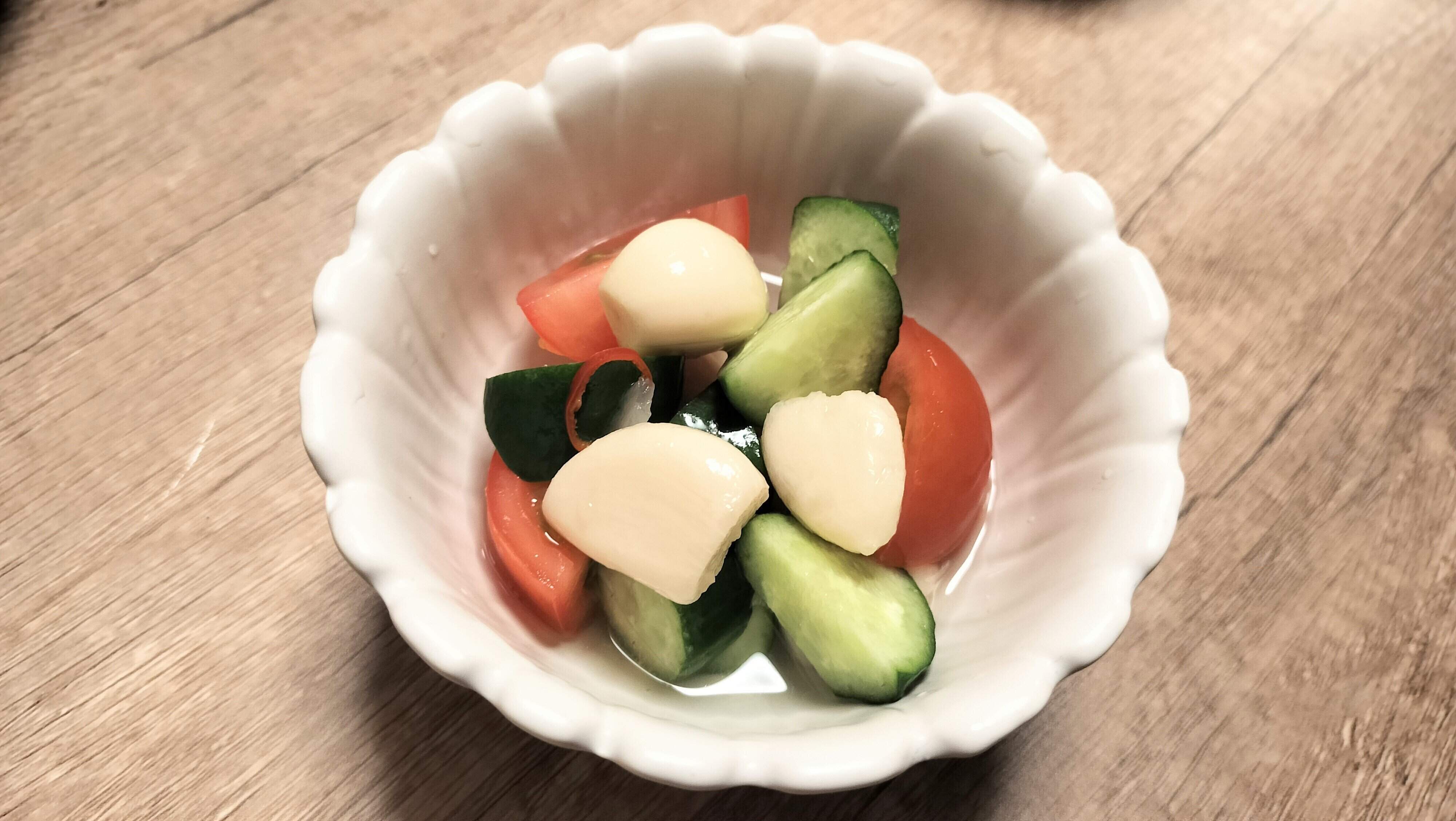 トマトときゅうりとガーリックのピクルス