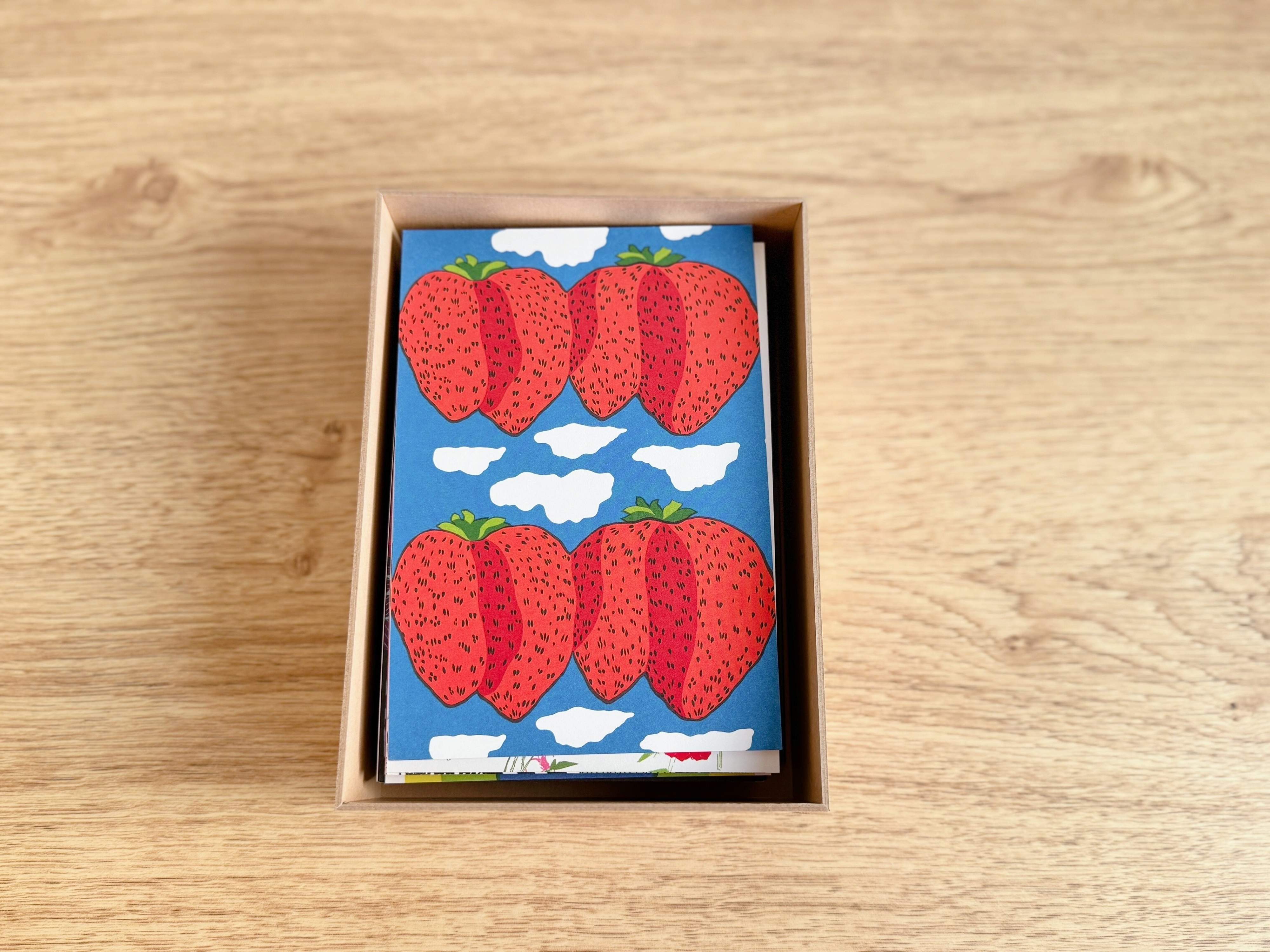 1．ポストカードが150枚収容可能だから