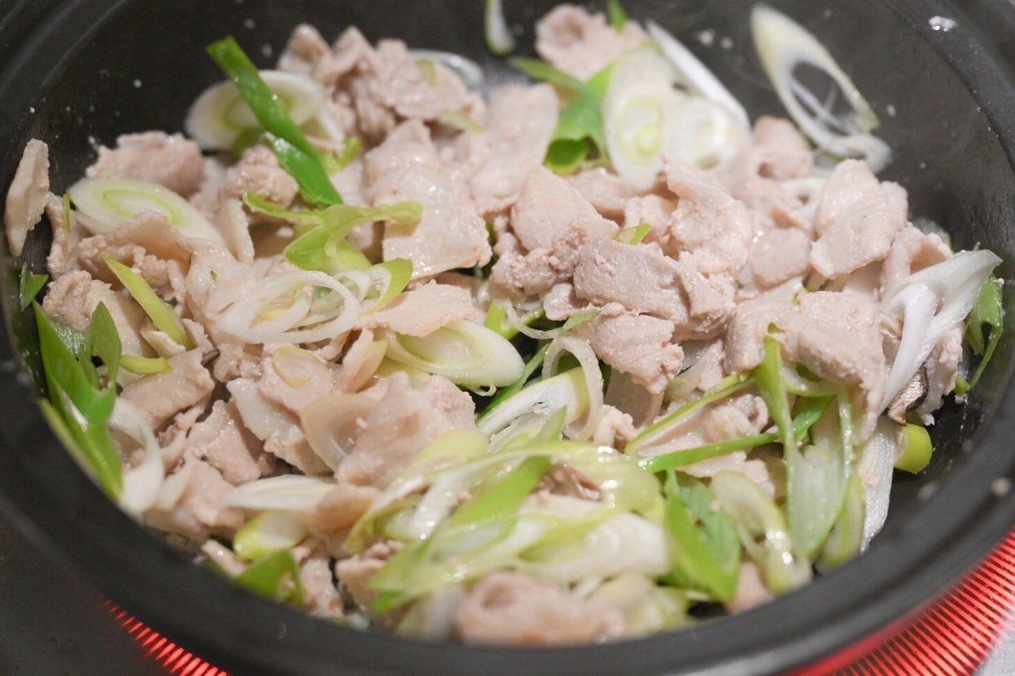 炒めた豚肉と長ねぎ