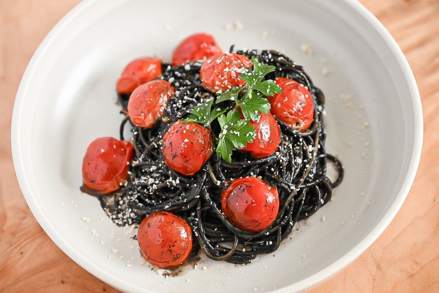 ミニトマトといかすみのパスタ