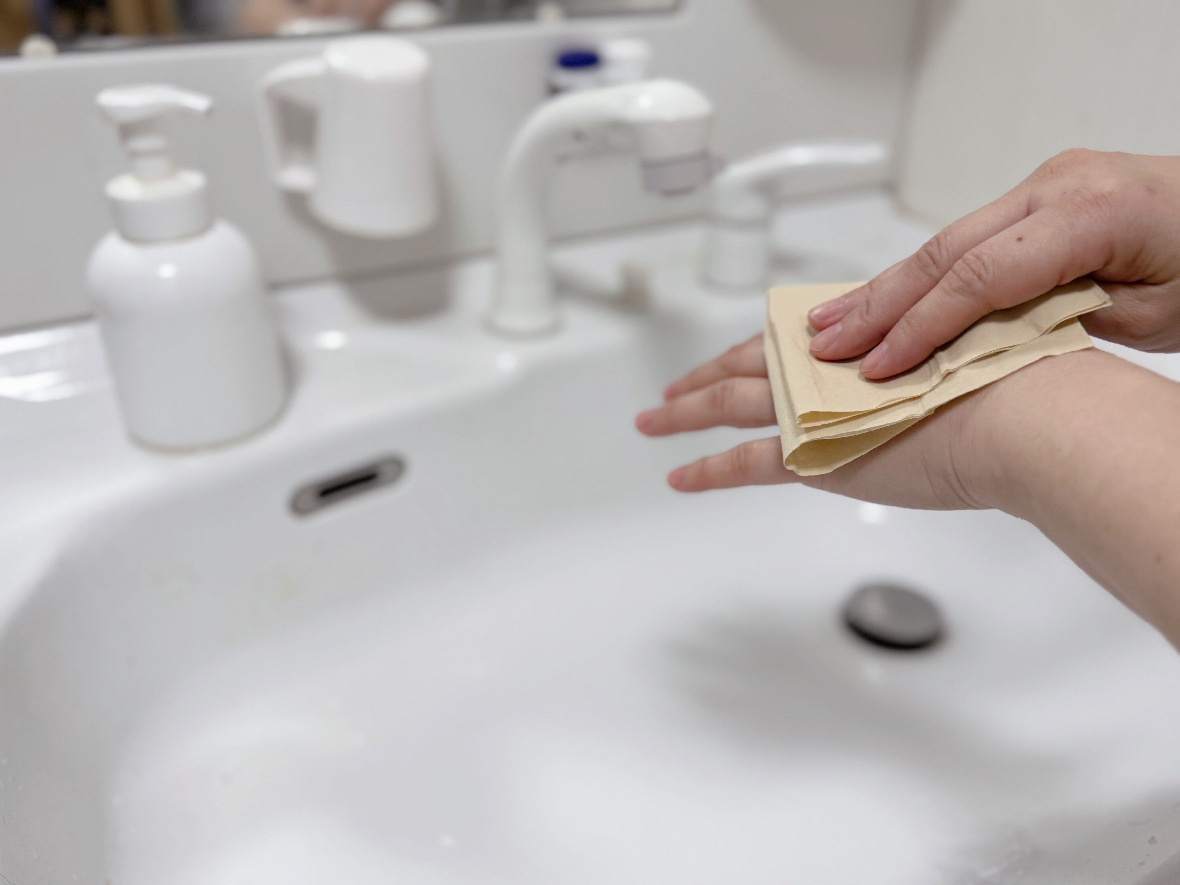 ティッシュとしてもハンカチとしても使える優れもの