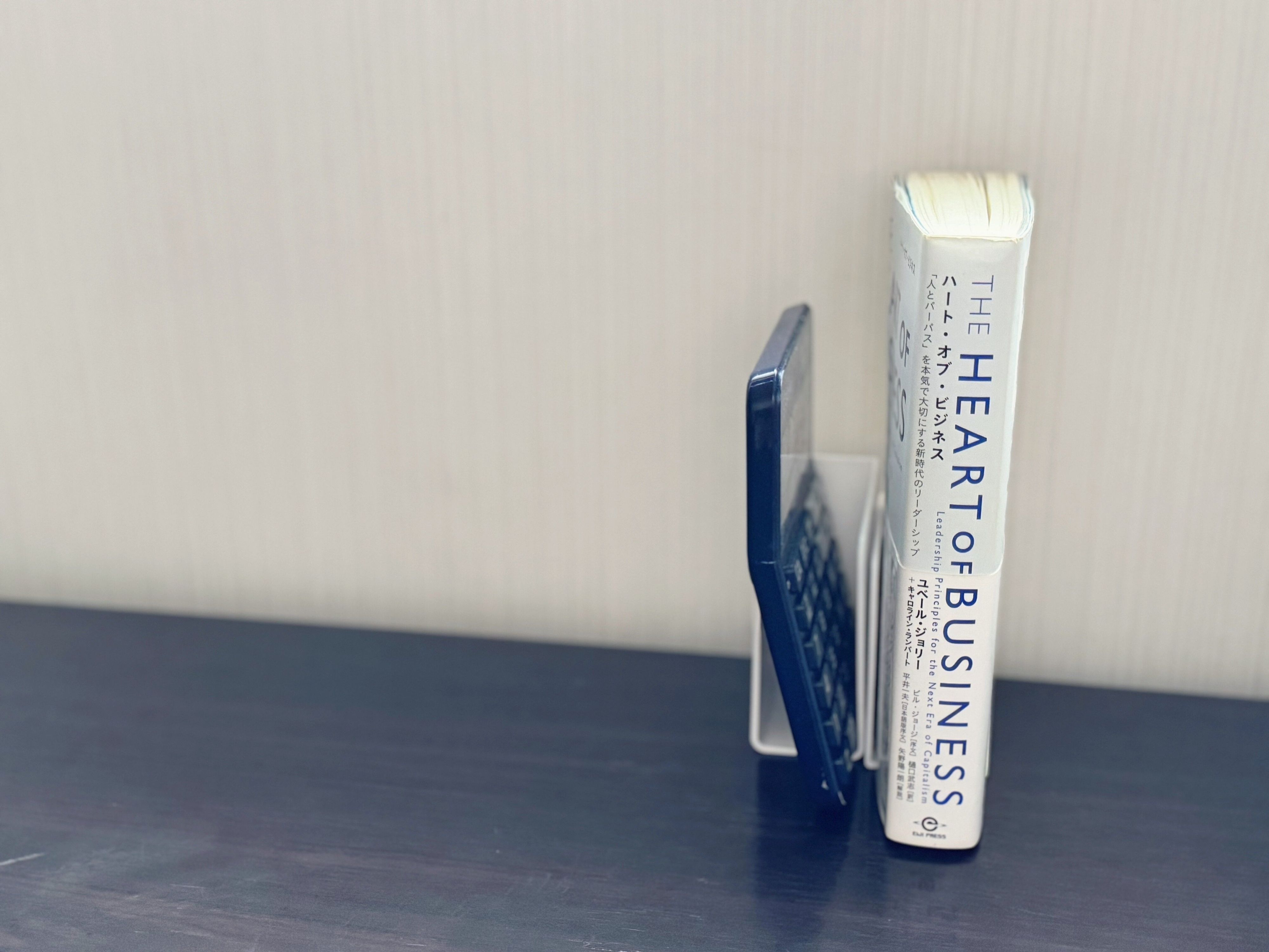 伸縮するから幅広いサイズに対応