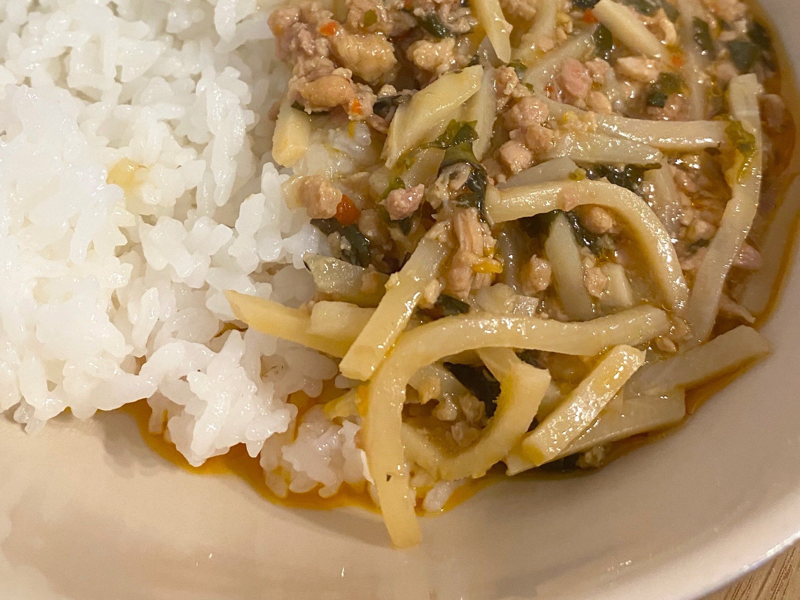 鶏肉のバジルチリ炒め(バジルチリチキンガパオ)