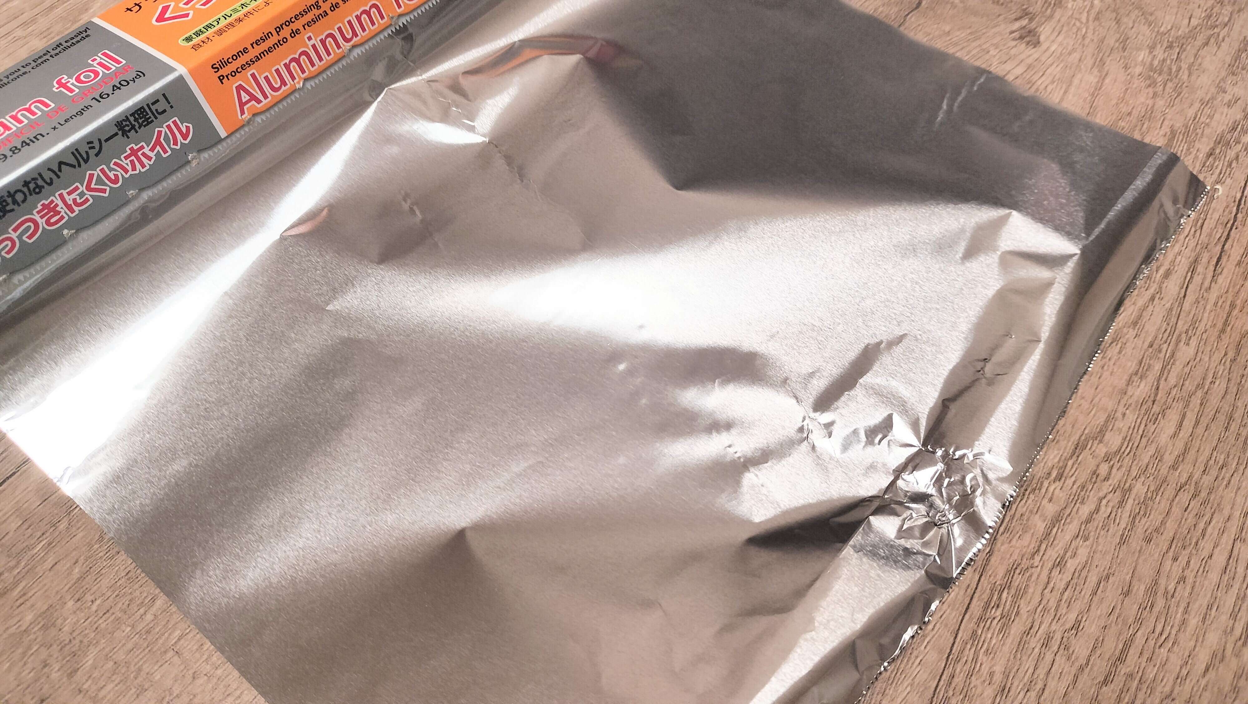 くっつきにくいホイルの光沢面