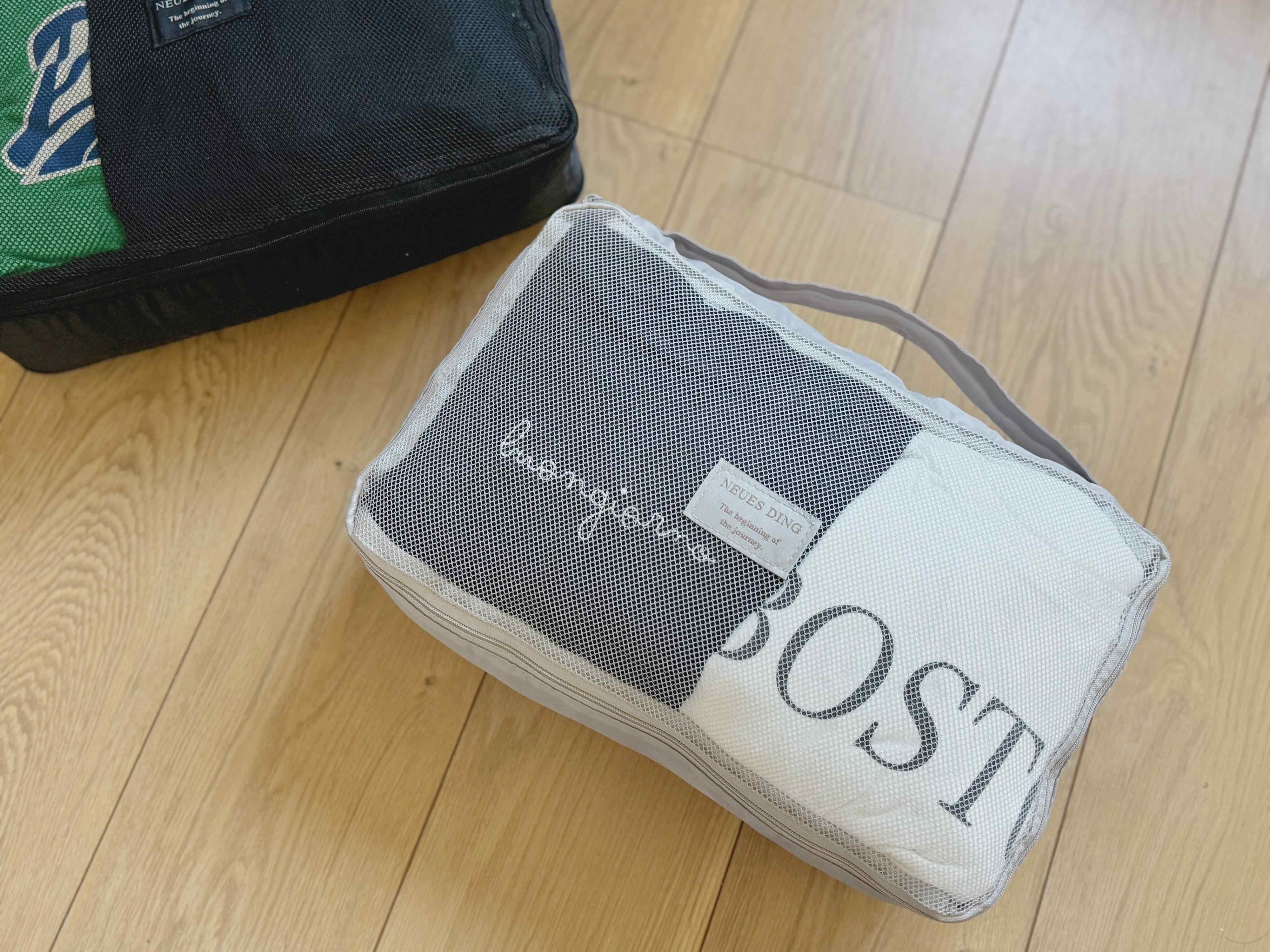 シーズンオフの衣類収納に便利!