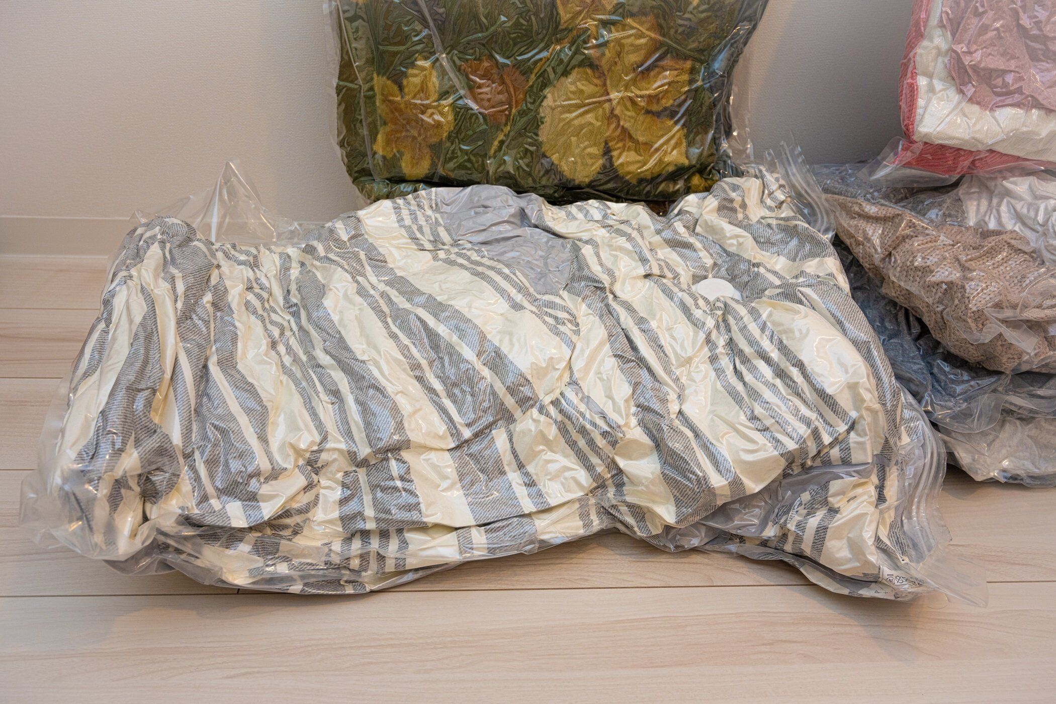 圧縮袋布団用おすすめ人気アイテムを17選ご紹介!羽毛専用から防ダニ用まで厳選