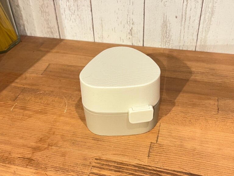 ありそうでなかった！おにぎりとおかずがひとつにまとまるスリコのお弁当箱が便利