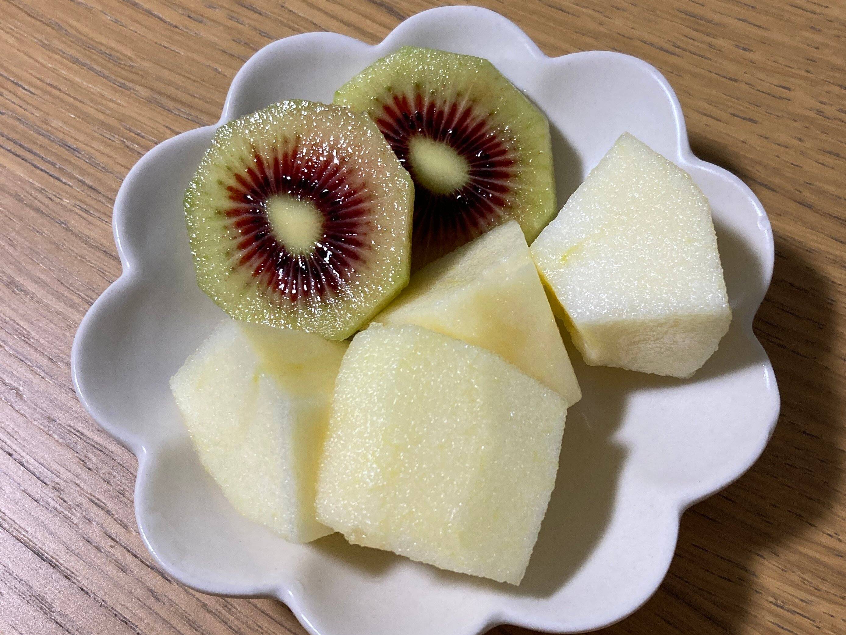 ゼスプリ ルビーレッドとリンゴの角切り