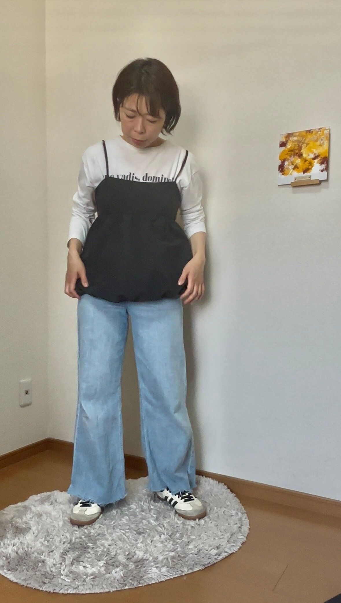 キャミソールとデニム