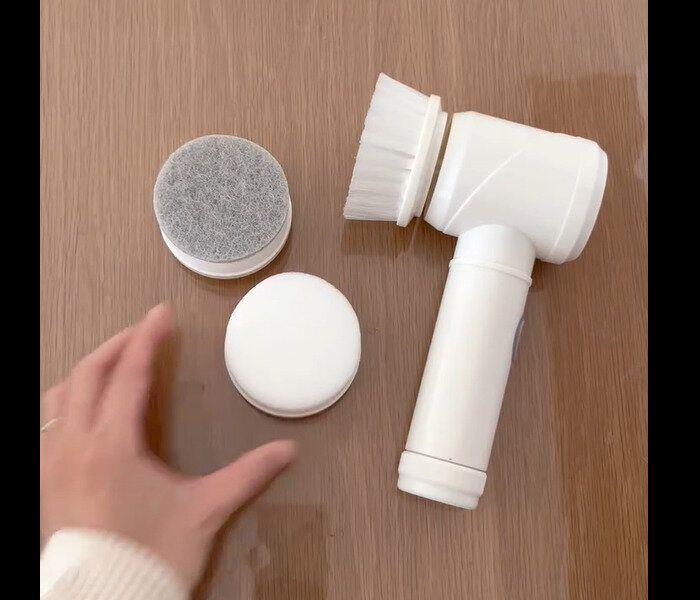 【3COINS】超便利!3WAY電池式掃除ブラシ