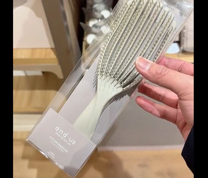【3COINS】コスパ最高!フィットヘアブラシ