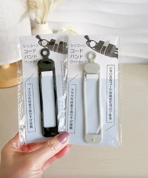【セリア】ワイドタイプのシリコーンコードバンドが便利