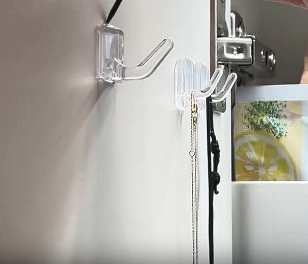 【ダイソー】ミスってもOK！ノリ残りしにくい粘着フック