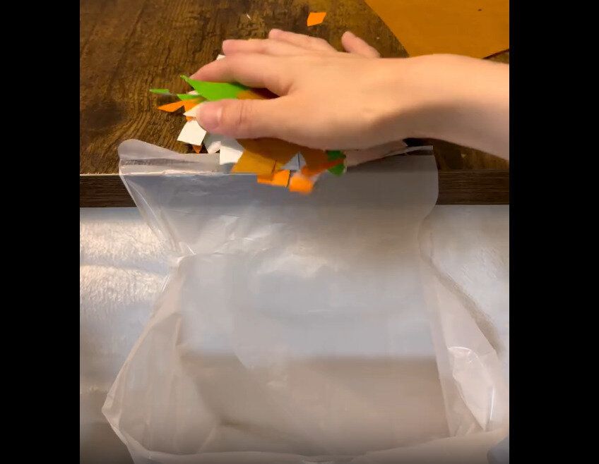 【3COINS】便利すぎ!シンクにペタッと穴あきゴミ袋