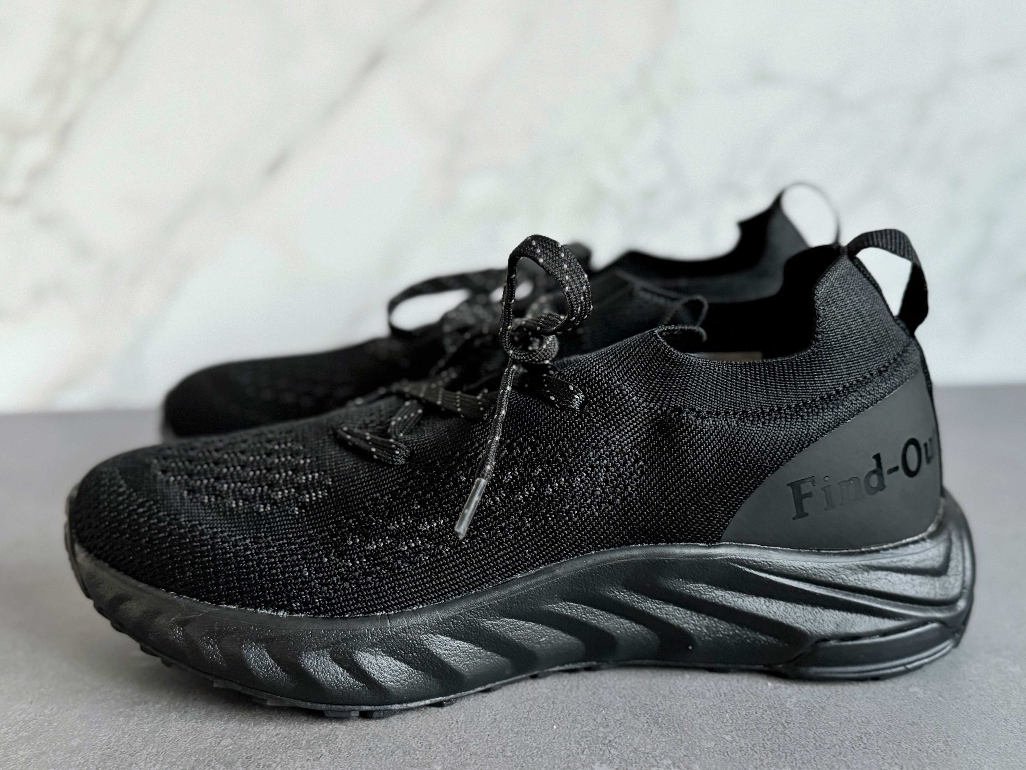 1．ソールには独自の高反発素材が使われているから