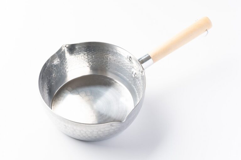 揚げ物は雪平鍋でできる？ステンレス製とアルミ製の違いやおすすめを10選ご紹介！