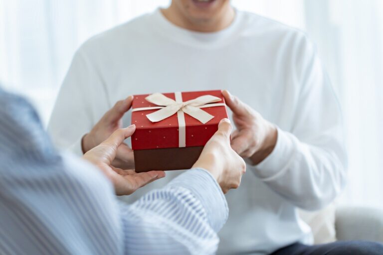 3000円前後のプレゼントでハイセンスなアイテム22選！男女兼用から実用的なものまで
