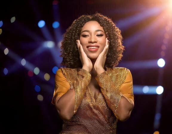 【夢占い】アイドルの夢の意味とは？ステージでの活躍を状況別に解説！