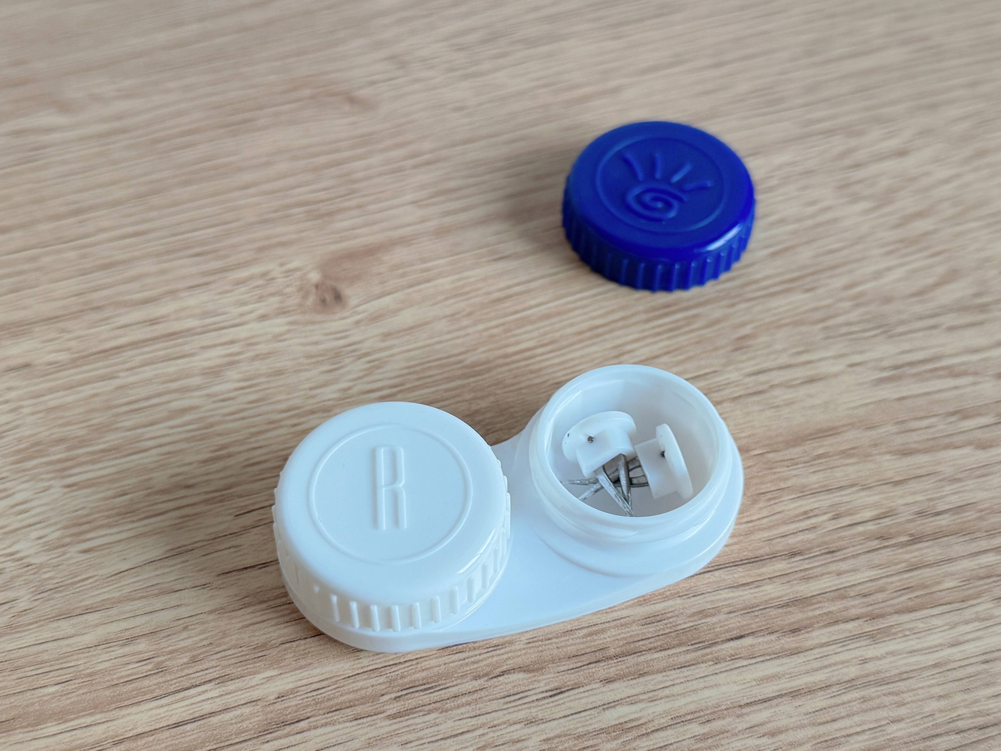 付属のピンやボタンの保管に