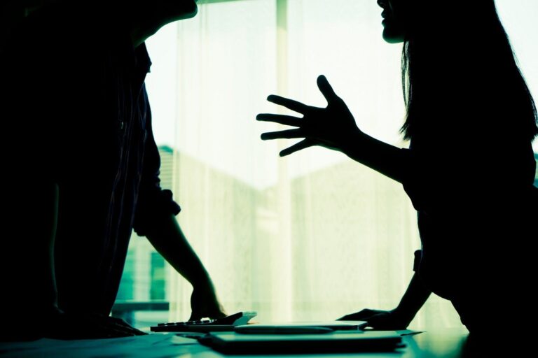 「家にいるだけなのに、なんでたいへんなの？」夫婦関係が“終わる”最悪のひと言8選