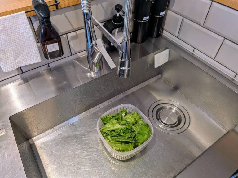 サラダスピナー歴10年以上の主婦が乗り換え！洗って保存できる「野菜ストッカー」