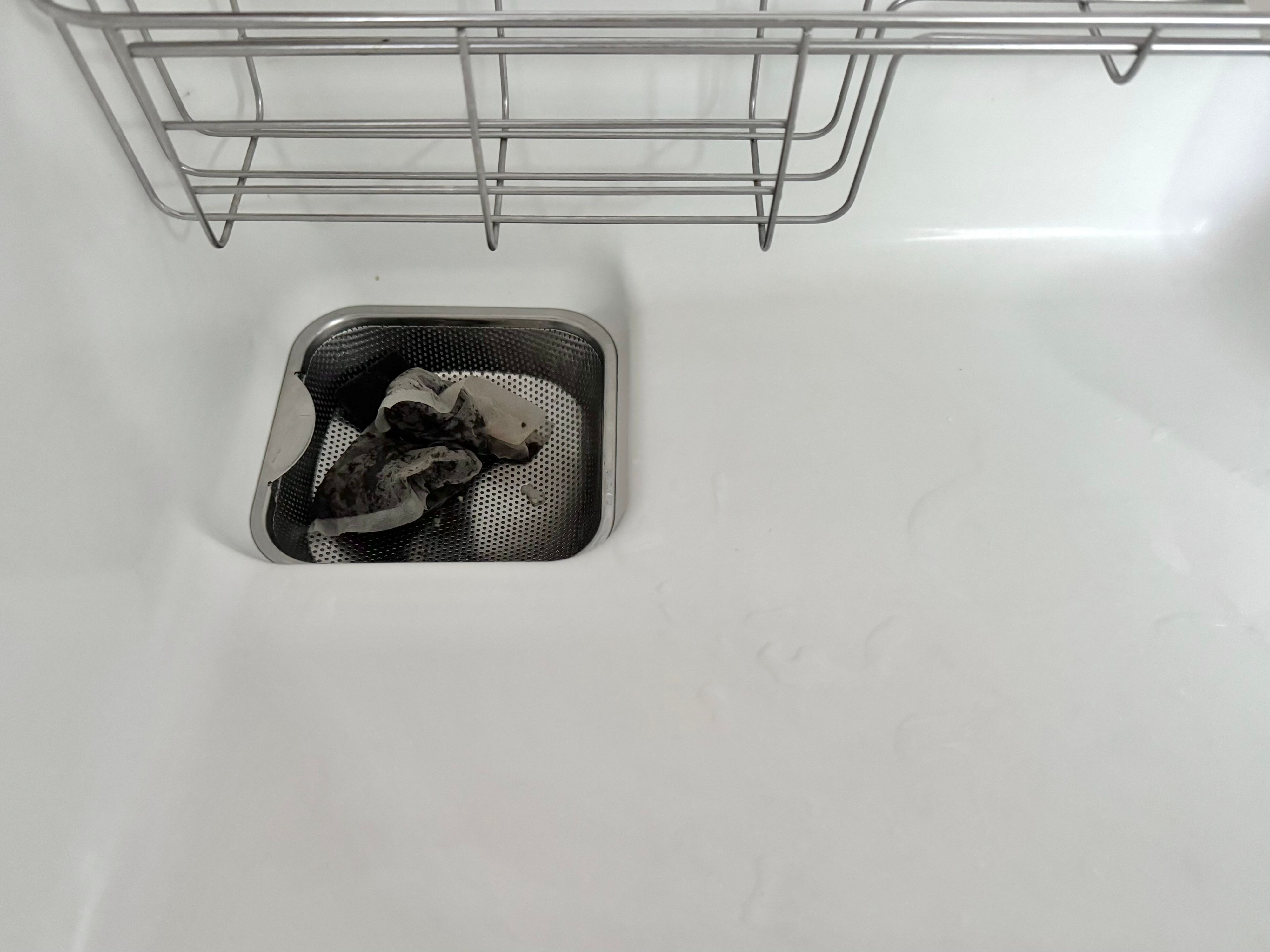 シンクに放置された生ゴミ