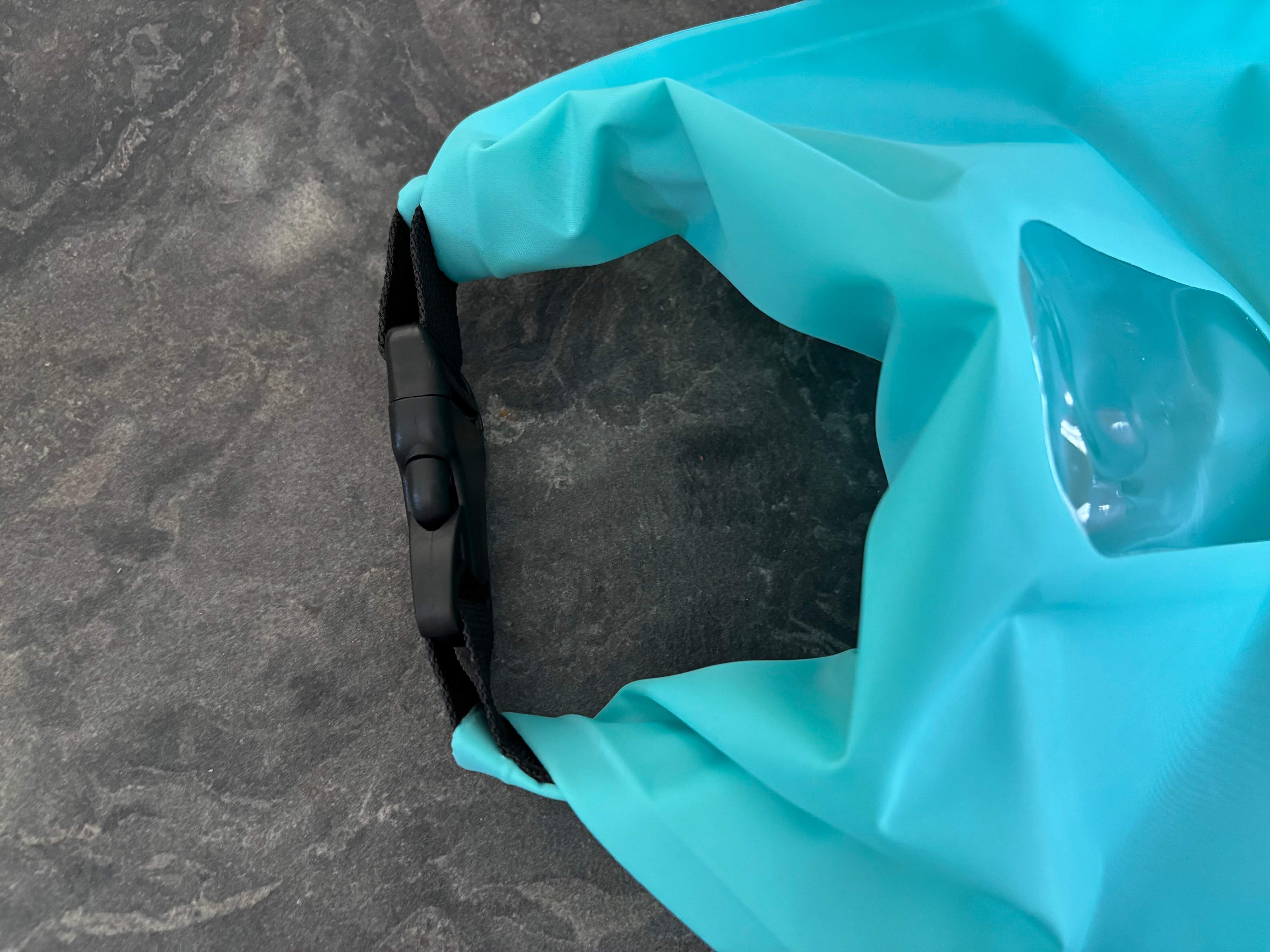 【ダイソーで揃う】アウトドアなどでの活躍はもちろん!防災グッズにもなる常備しておきたいおすすめアイテム5選