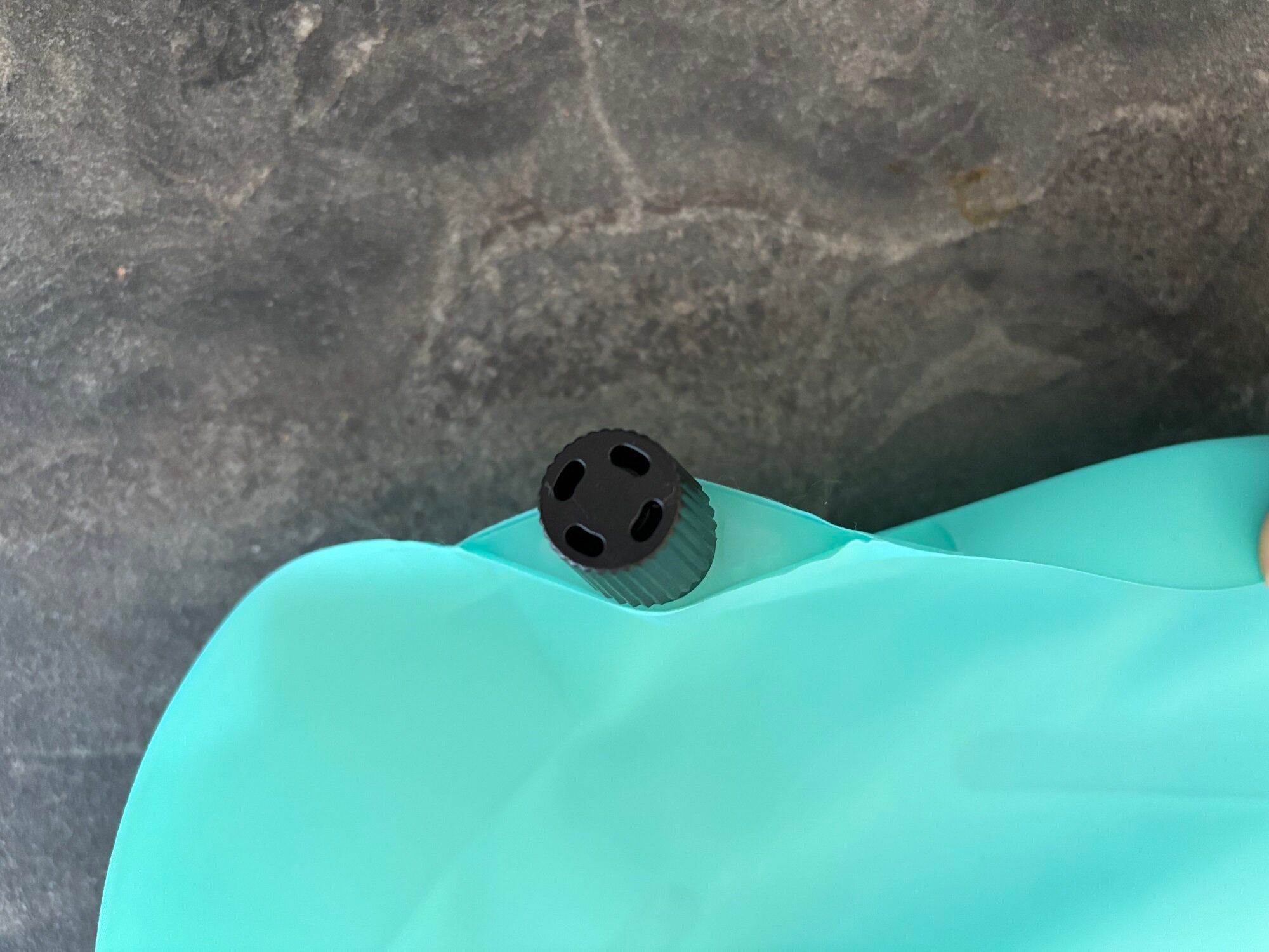 【ダイソーで揃う】アウトドアなどでの活躍はもちろん!防災グッズにもなる常備しておきたいおすすめアイテム5選