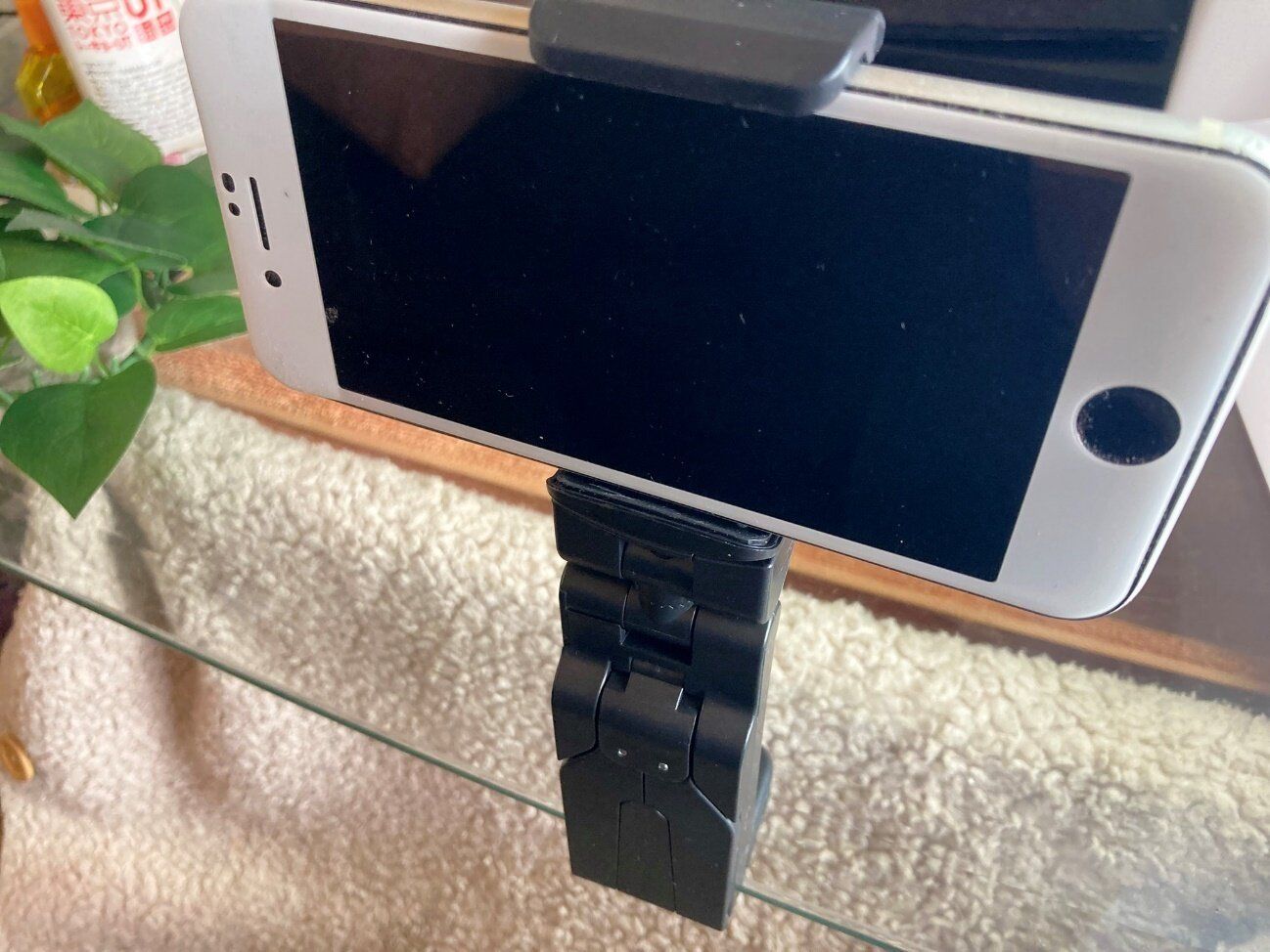 究極のスマホグッズがダイソーに!?観るのも撮るのもコレひとつでOK「多機能スマホホルダー」は見つけたら絶対買って！