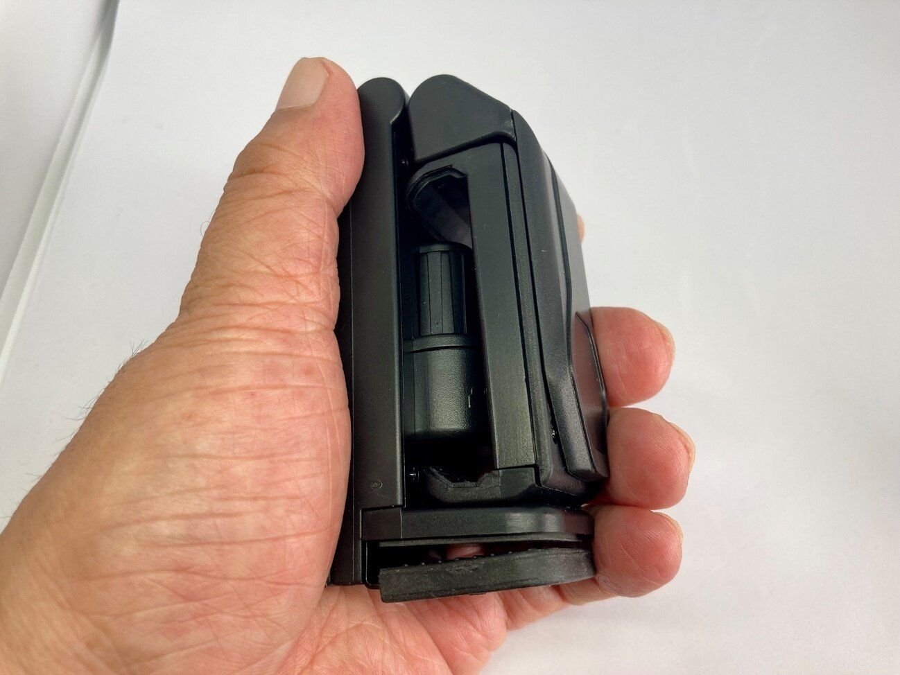 究極のスマホグッズがダイソーに!?観るのも撮るのもコレひとつでOK「多機能スマホホルダー」は見つけたら絶対買って！