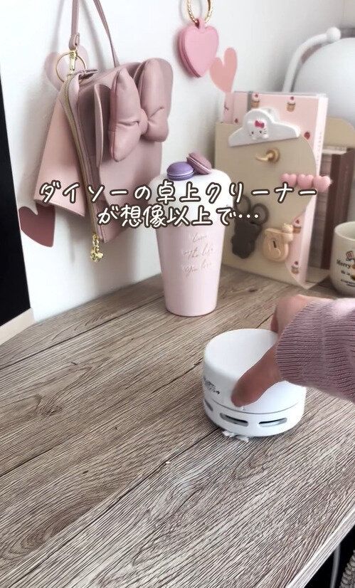 吸引力がすごい！「乾電池式卓上クリーナー」