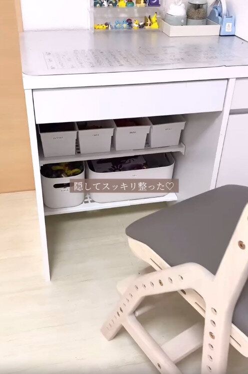 【ダイソー】机下に収納をプラスすれば大量のおもちゃもスッキリ