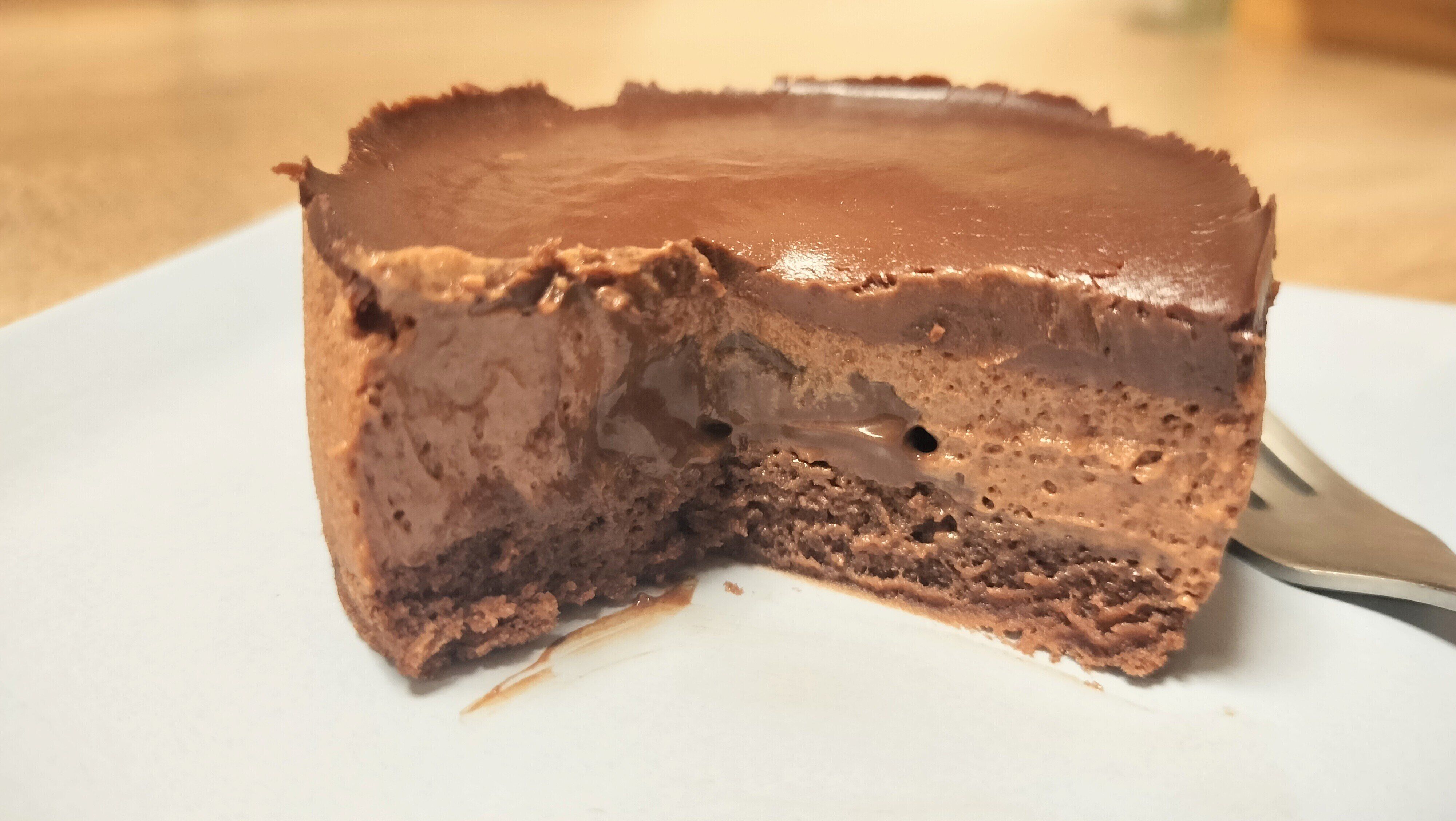 ガトーショコラの中にはチョコレートソースが入っている