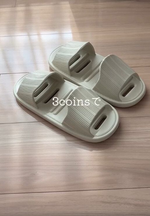 【3COINS】両履き軽量スリッパが話題沸騰