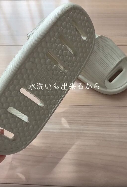 【3COINS】水抜き穴付きで衛生的&丸洗いも可能