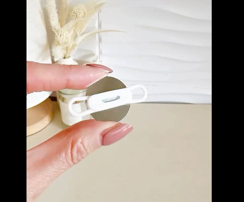【セリア】好きなところにつけられる！シェーバーホルダー