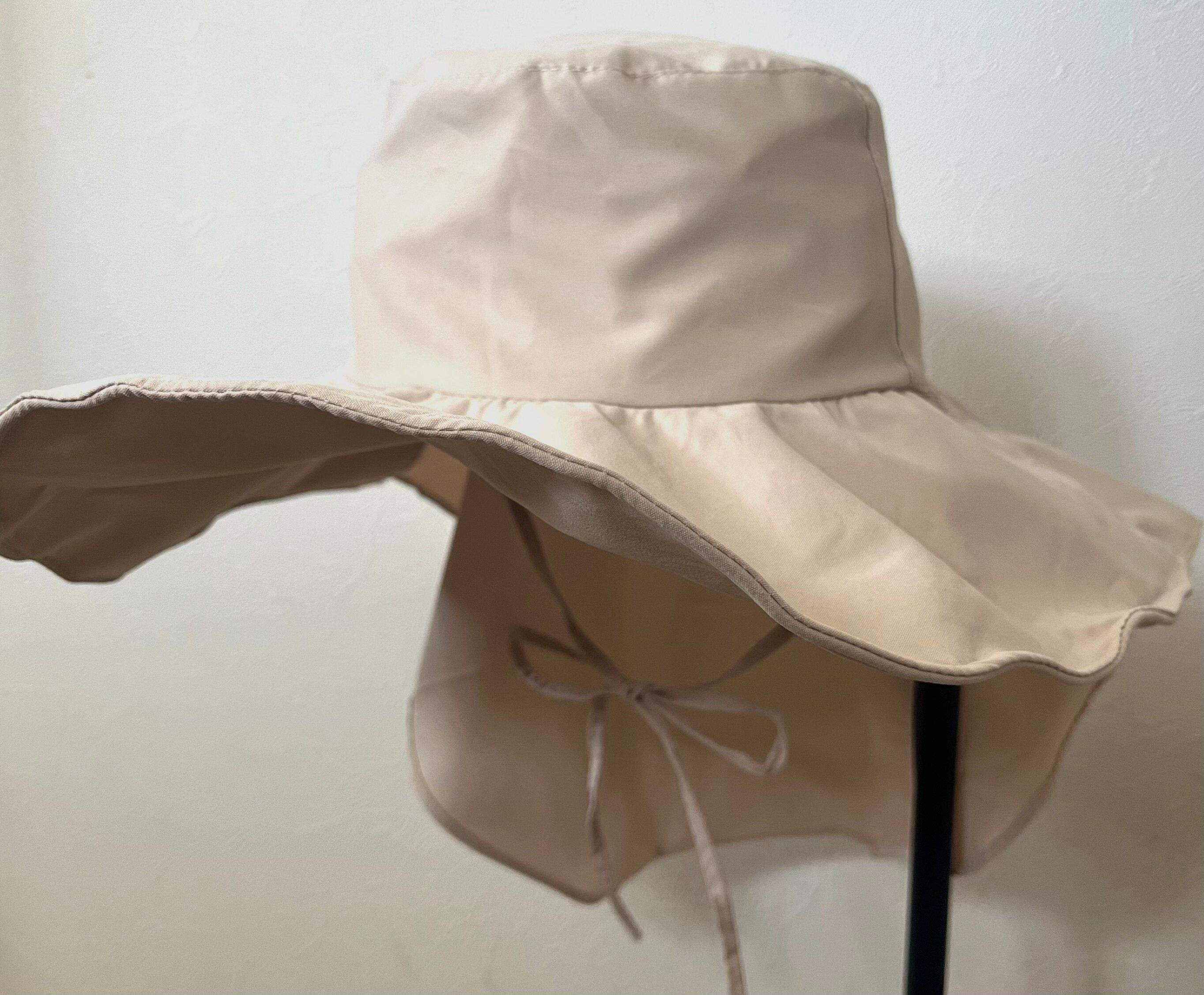 折り畳めるUVカット帽子ベージュあごひも