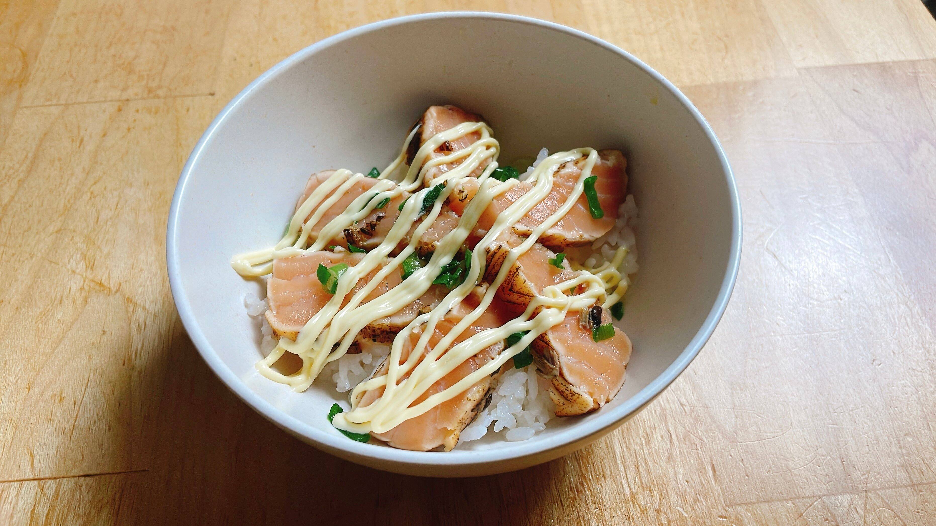 サーモンマヨ丼