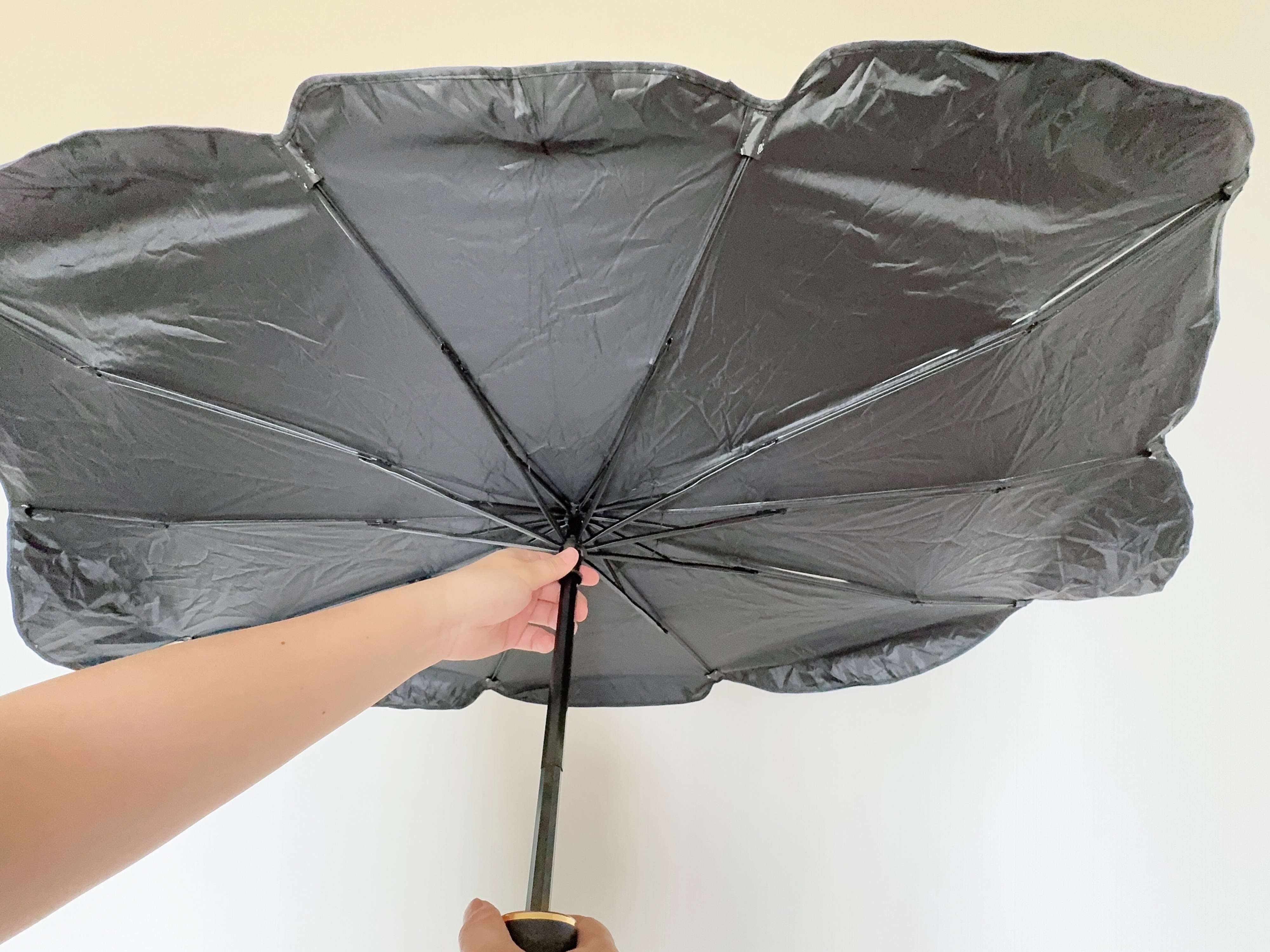 傘を広げるように使えて便利!