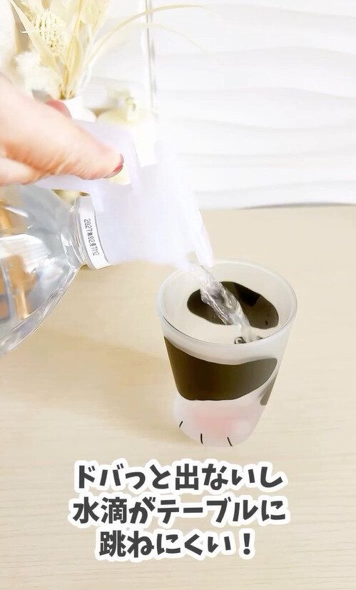 冷蔵庫から取るときも取り出しやすい！「注ぎやすいペットボトルキャップ」