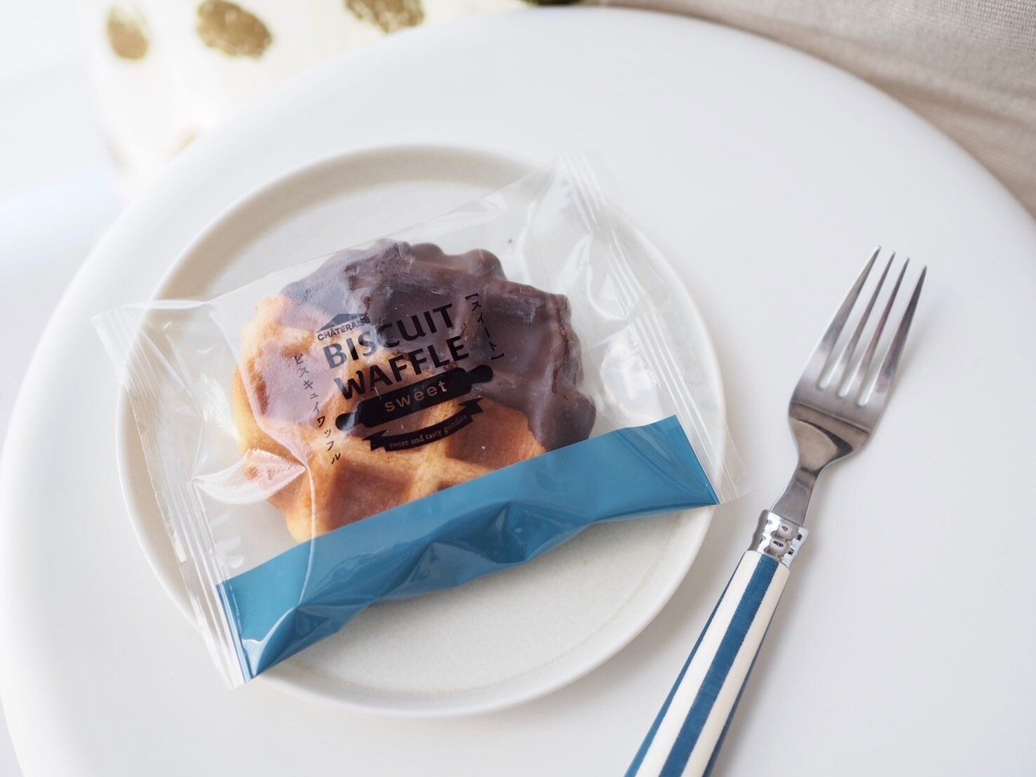 シャトレーゼ「ビスキュイワッフル　スイート」商品写真