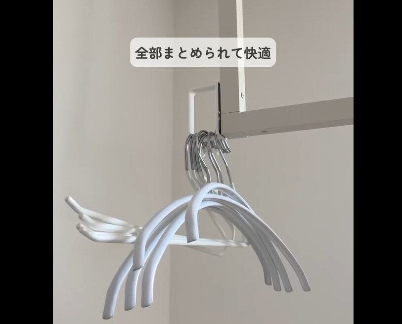 【セリア】カンタンに浮かせる!マグネット付D型フック