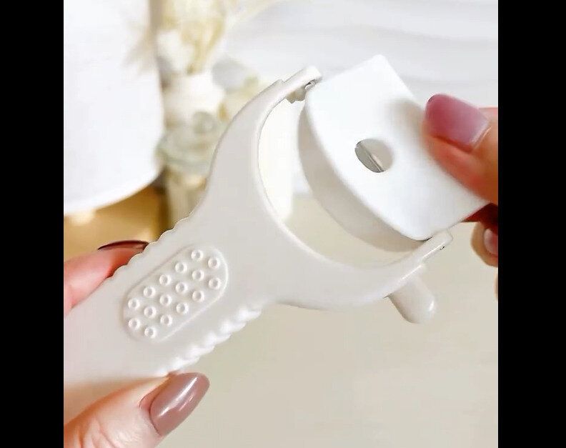 【セリア】刃が隠れて安全!ピーラー刃カバー